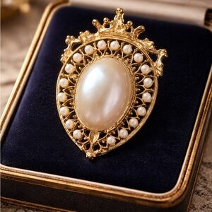 Elegant Vintage Gold and Pearl Brooch